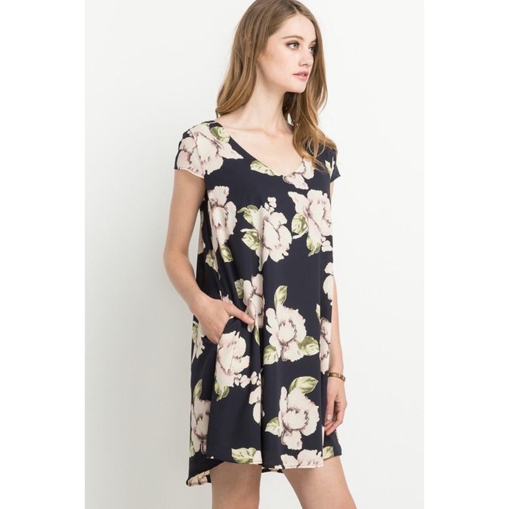 🎉HP🎉 Navy Floral Short Sleeve Dress With Pockets - Picture 5 of 6